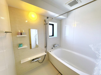 新品のお風呂で一日の疲れを癒せます。