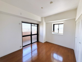 北面バルコニーに面した6帖洋室