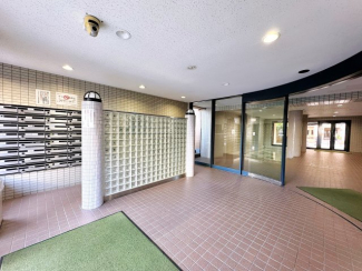 明るく広々としたエントランス