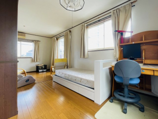 使い勝手のいい洋室です