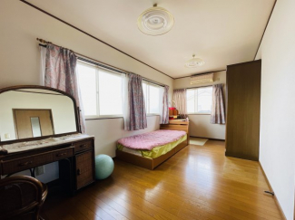 使い勝手のいい洋室です