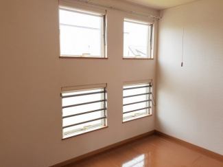 内装は落ち着いています