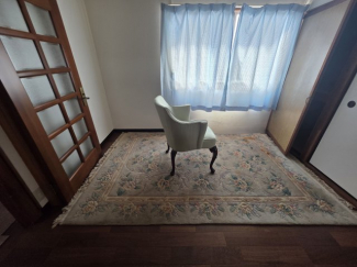 コンパクトで使いやすい洋室です