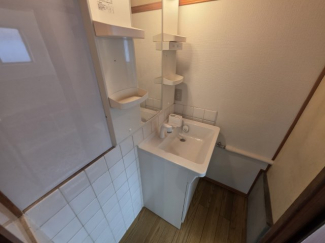 明るい洗面所です