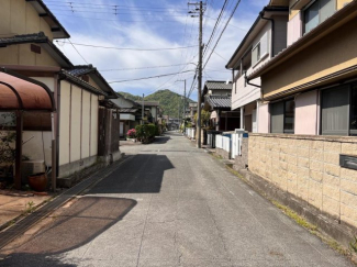前面道路含む現地写真です