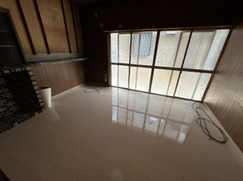 明るい色調の室内です