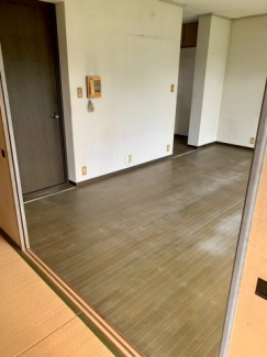 ゆったりした洋室です