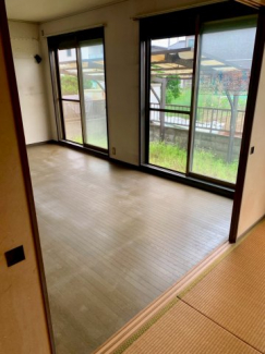 コンパクトで使いやすい洋室です