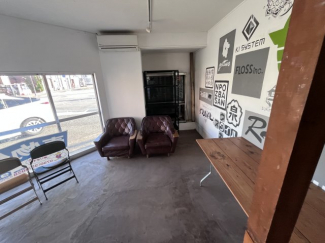 明るい色調の室内です