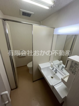 コンパクトで使いやすいトイレです