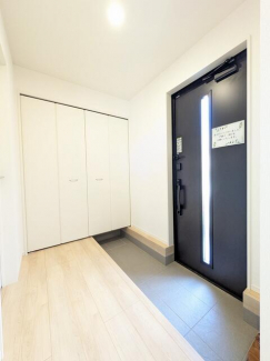 洋室にはクローゼットを完備し、自由度の高い家具の配置が叶うシ