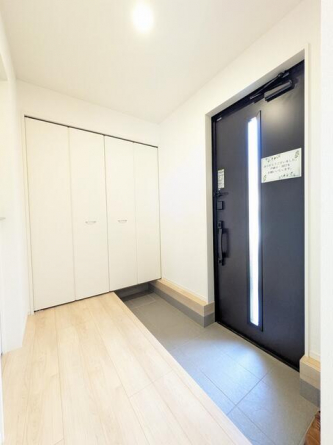 洋室にはクローゼットを完備し、自由度の高い家具の配置が叶うシ