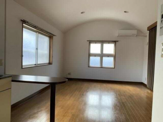 まるでトンネルのような天井でお洒落ですね。