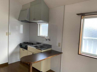 小さいながらカウンター付きのキッチン♪