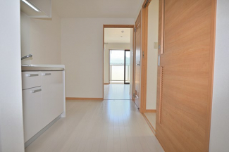 玄関から室内をみた様子