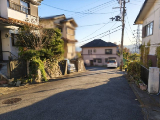 【前面道路含む現地写真】