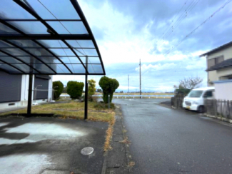 【前面道路含む現地写真】