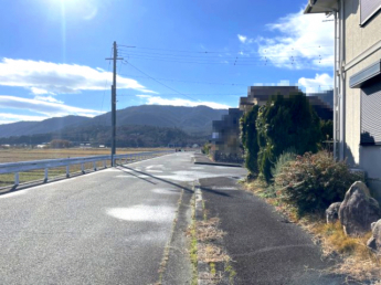 【前面道路含む現地写真】