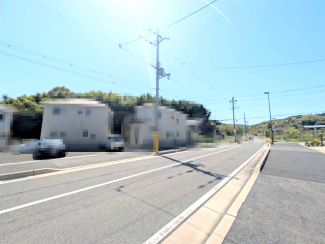 【前面道路含む現地写真】