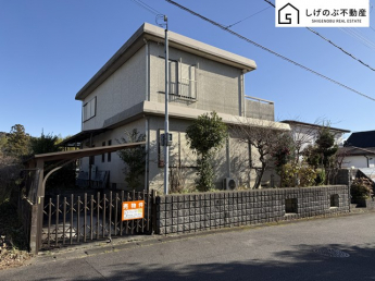 5LDK
お庭がございます♪
カーポート付き