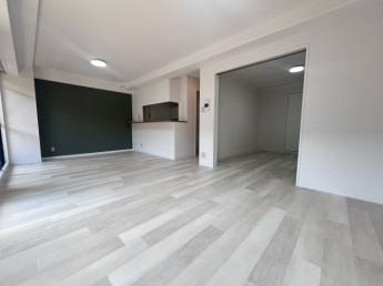 ゆったり過ごせる居間です