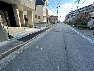 【前面道路含む現地写真】
