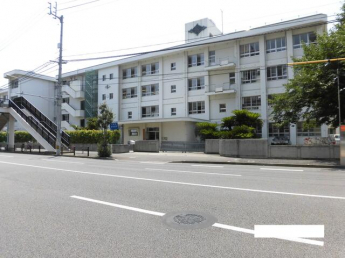 松山市立新玉小学校まで605m