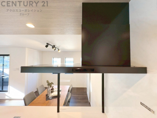 パワフルな吸引力で調理中の臭気等をしっかり処理してくれ、室内を快適に保ってくれます。