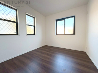 創造性や成長を促す遊びの空間を提供。学習や趣味に集中できる環境を整えます。個別のプライベートスペースは自己表現と自立心を育み、心地よい睡眠環境を整えリラックスできる場所を提供。