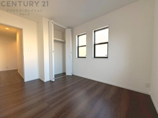 リラックスできるプライベート空間で、快適な睡眠をサポート。個人の好みに合わせたインテリアや寝具で心地良さを追求。プライベートな時間を過ごし、リフレッシュする場所におすすめです。