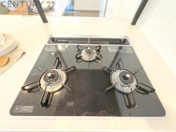 多数の調理器具を同時に使用でき、料理の効率化が可能。省エネで節約になり、様々な料理スタイルに適応できます。また、火力調整が独立しており、手入れや掃除もしやすく、今よりもっとお料理が楽しくなるかも。