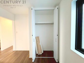 衣類やアクセサリー、小物類の収納が便利で整理整頓がしやすく、部屋の美観を保ちつつ、スペースを最大限に活用できます。衣服のしわやダメージを防ぎ、長持ちさせることができます。