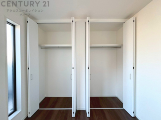 衣類やアクセサリー、小物類の収納が便利で整理整頓がしやすく、部屋の美観を保ちつつ、スペースを最大限に活用できます。衣服のしわやダメージを防ぎ、長持ちさせることができます。