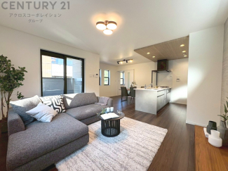 リビングダイニングは家族や友人とのコミュニケーションを楽しむ場所でくつろぎながら食事や会話を楽しめ、多目的に利用できリラックスできる空間です。家庭内の中心として機能し、快適な生活をサポートします。