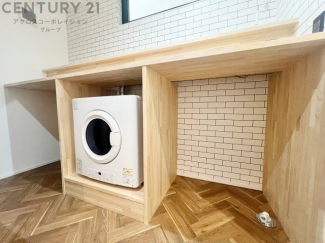 衣類乾燥機は天候に左右されず洗濯物を素早く乾燥。家事効率を高め、快適な暮らしをサポートします。
