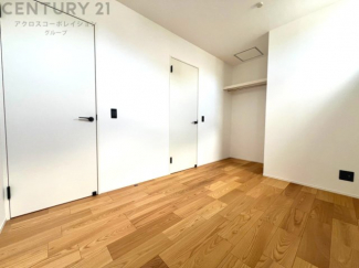 子供部屋…創造性や成長を促す遊びの空間を提供。学習や趣味に集中できる環境を整えます。個別のプライベートスペースは自己表現と自立心を育み、心地よい睡眠環境を整えリラックスできる場所を提供。