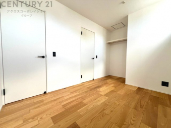 子供部屋…創造性や成長を促す遊びの空間を提供。学習や趣味に集中できる環境を整えます。個別のプライベートスペースは自己表現と自立心を育み、心地よい睡眠環境を整えリラックスできる場所を提供。