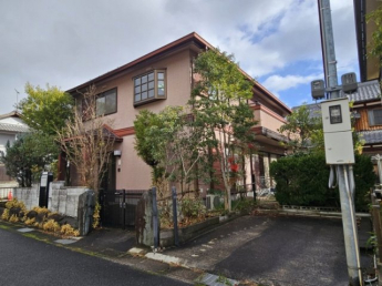 外観
ナショナル住宅（現パナソニックホームズ）施工のお家です