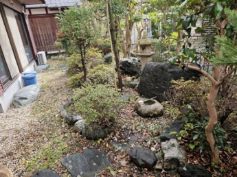 落ち着いた雰囲気のお庭があります