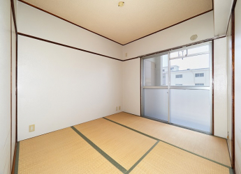 4.5帖和室。画像は同タイプ別部屋の参考画像です。畳と襖はご入居前に入ります。