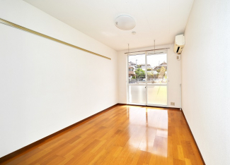 6帖洋室、照明付です。