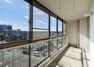 南東面バルコニーはサンルームタイプです