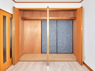 6帖洋室のクローゼットは隣の和室と共用です。