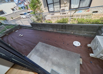 防草シートで覆っています