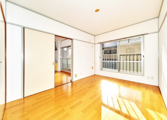 リビングの隣、6帖洋室