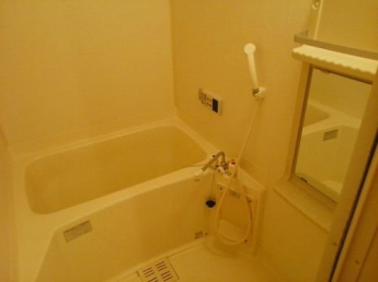 コンパクトで使いやすいお風呂です