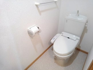 コンパクトで使いやすいトイレです
