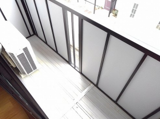 開放的で明るい空間を演出してくれるバルコニーです