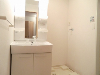 明るい洗面所です