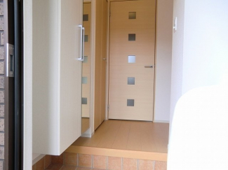 明るい玄関です